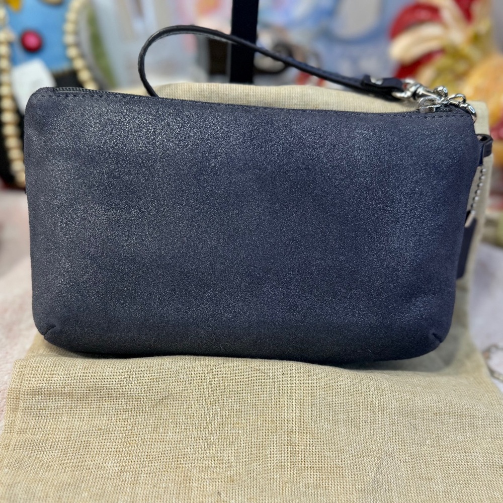Coach vtg turn lock Suede Wristlet - Picture 2 of 10